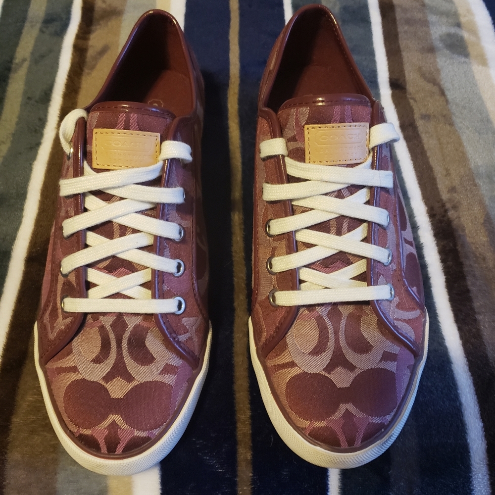 Woman's Coach Optic Signature Sneakers Size 10B